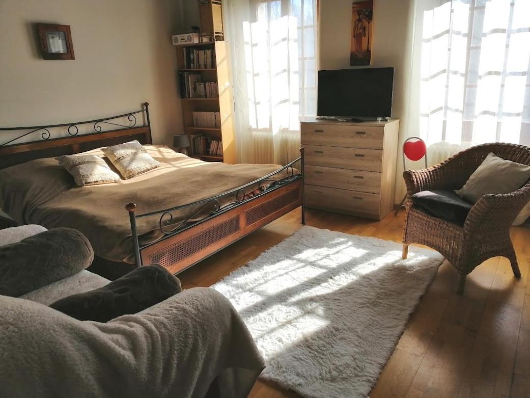 Chambres D'Hotes Chez Pierrot Et Flo Vugelles-La Mothe Esterno foto